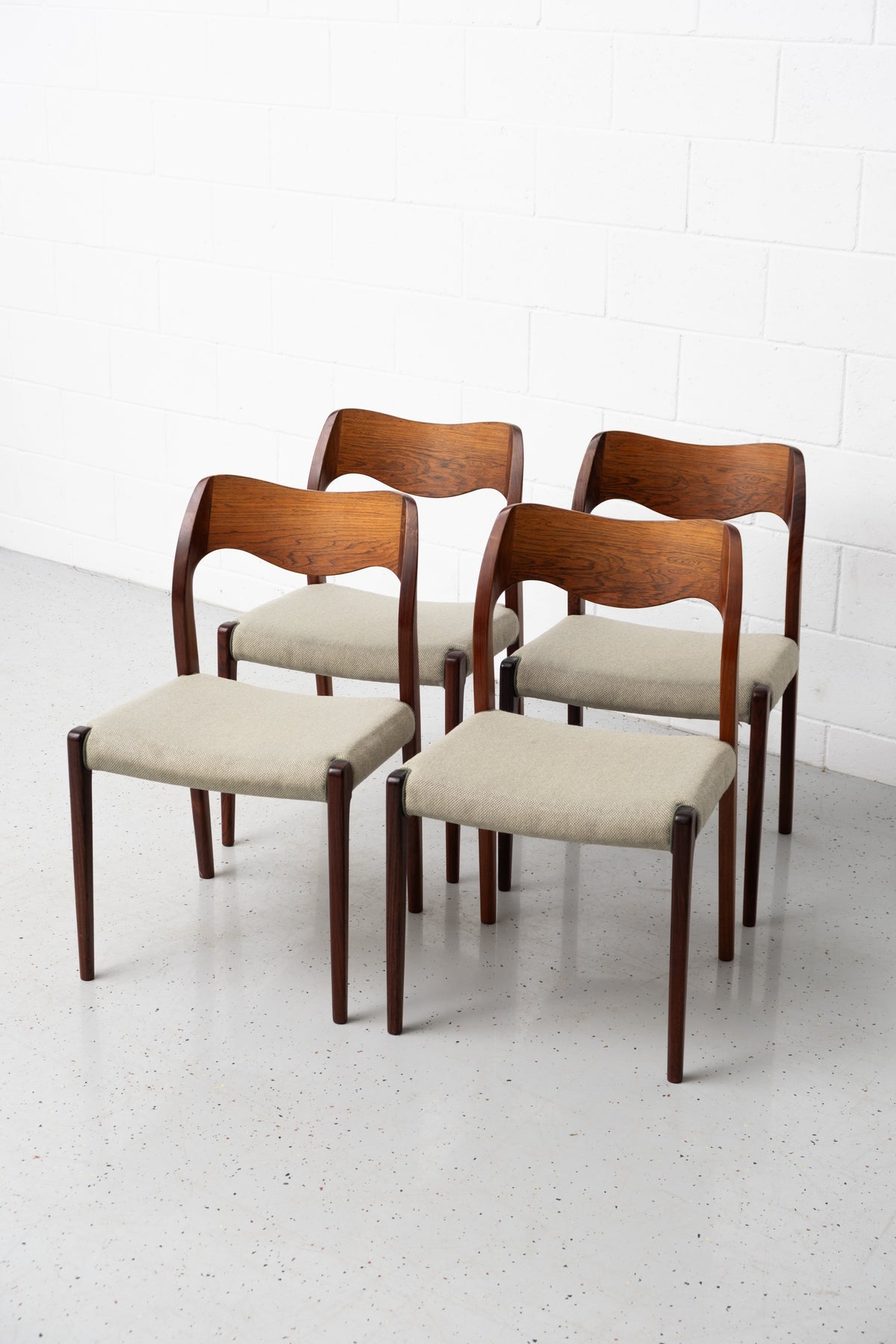 N.O. Møller Model 71 Rosewood, set of 4 (pre-order)