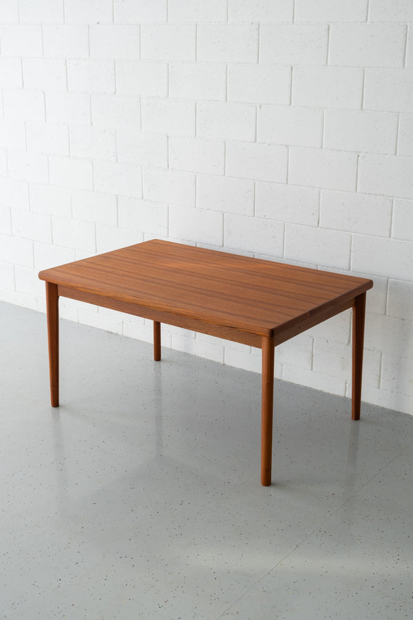 Henning Kjaernulf dining table