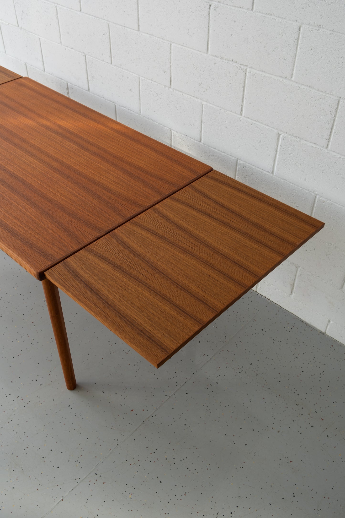 Henning Kjaernulf dining table