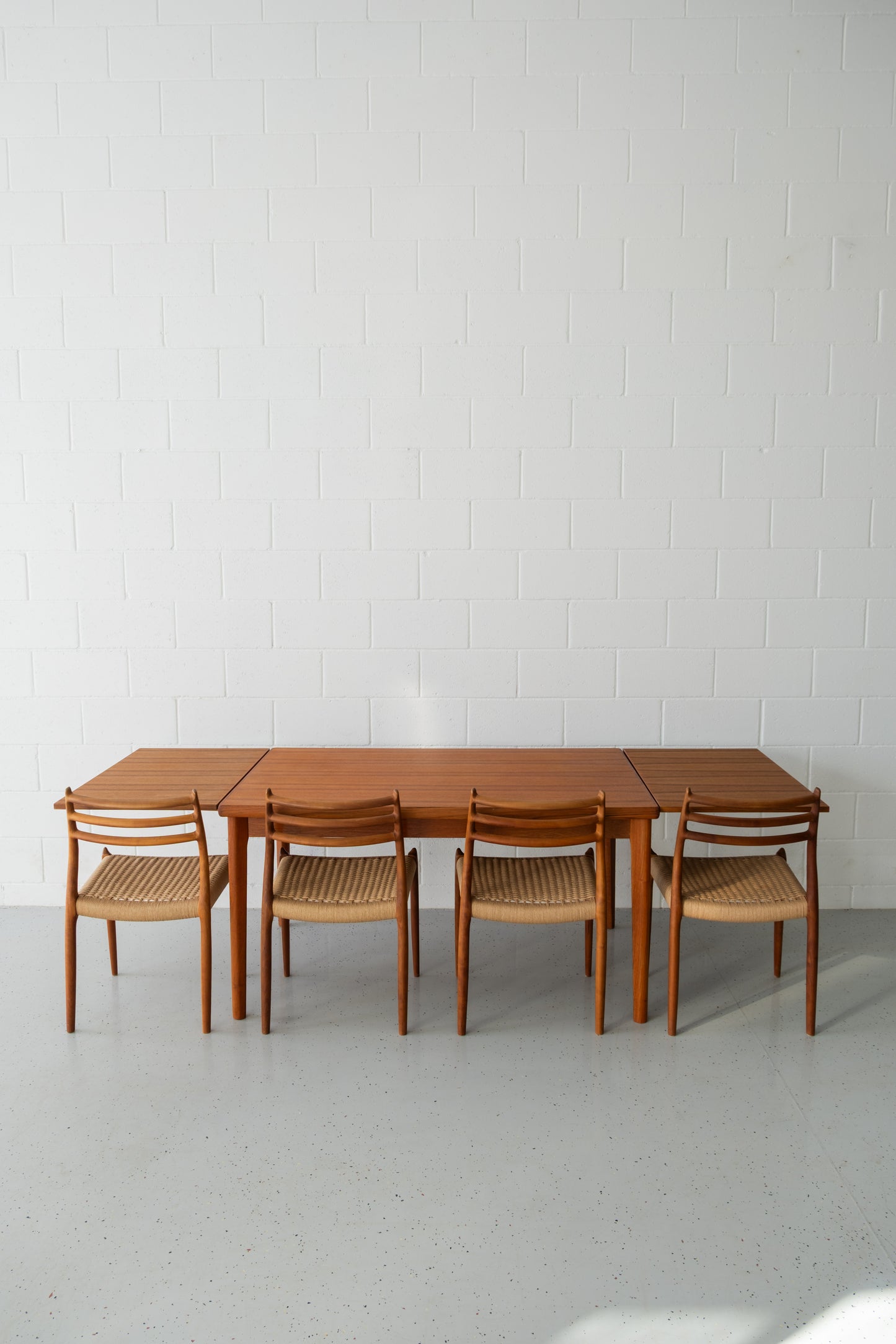 Henning Kjaernulf dining table
