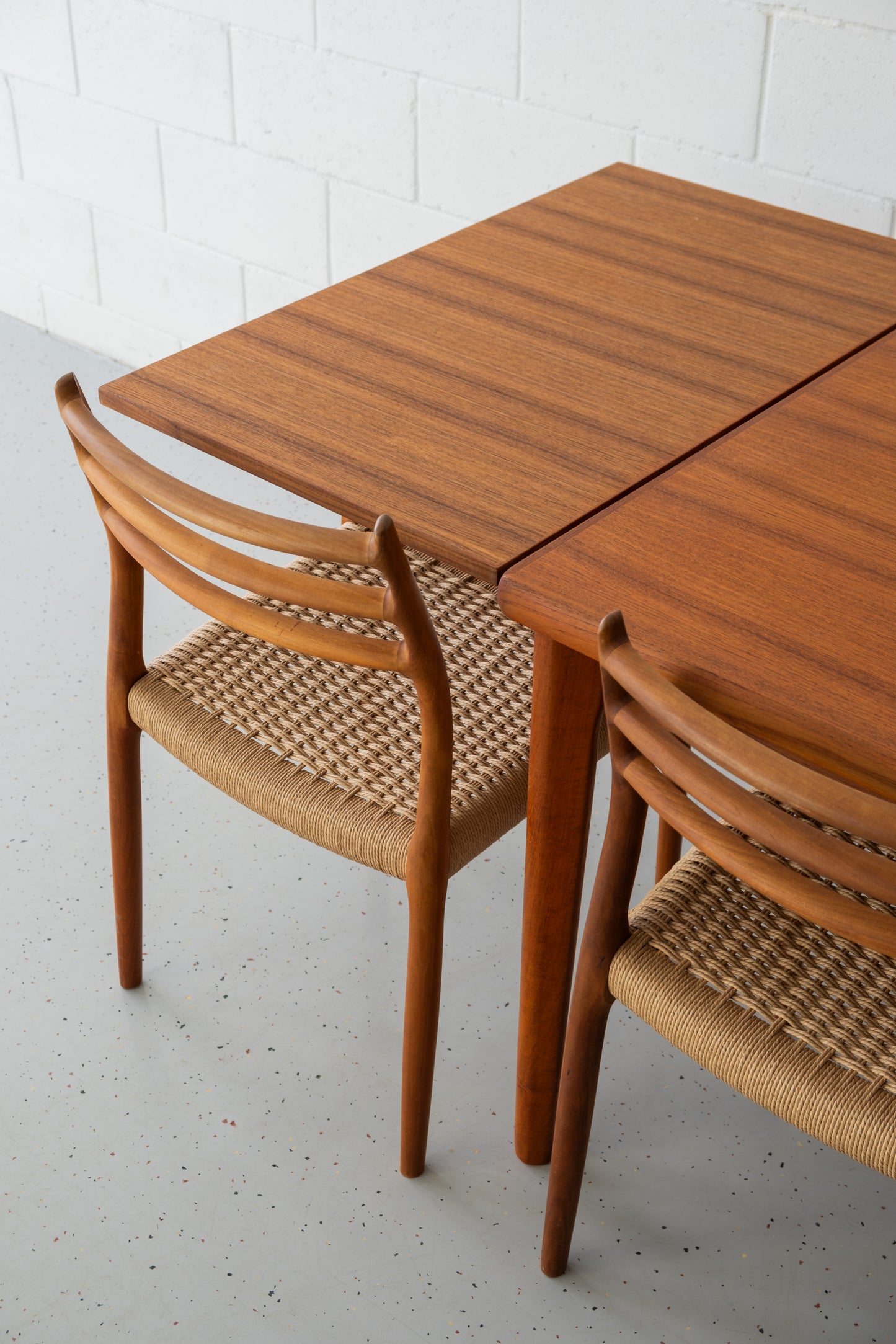 Henning Kjaernulf dining table