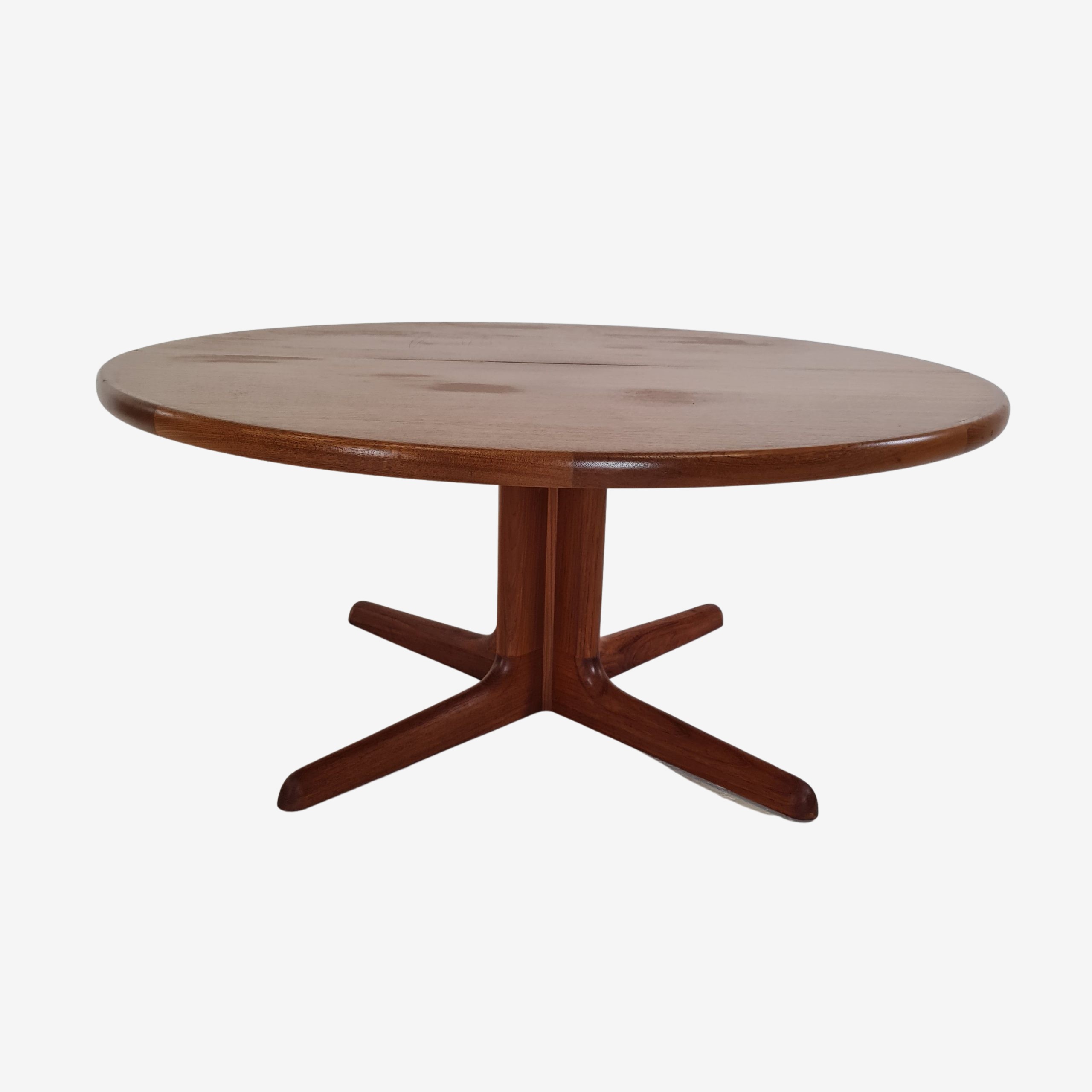 Circular coffee table | Teak | Skovby Furniture
