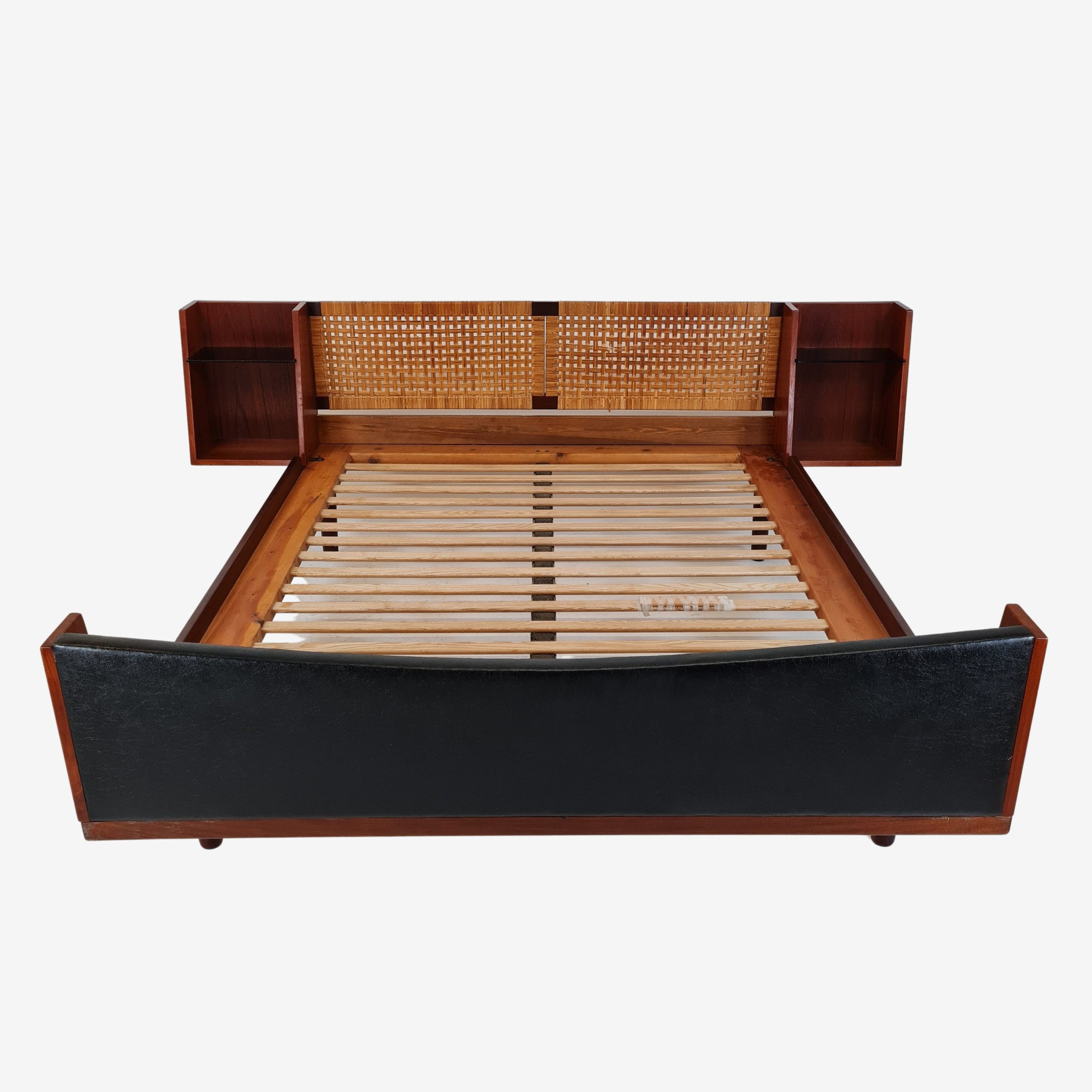 Double bed model GE701 | Hans Wegner | Getama