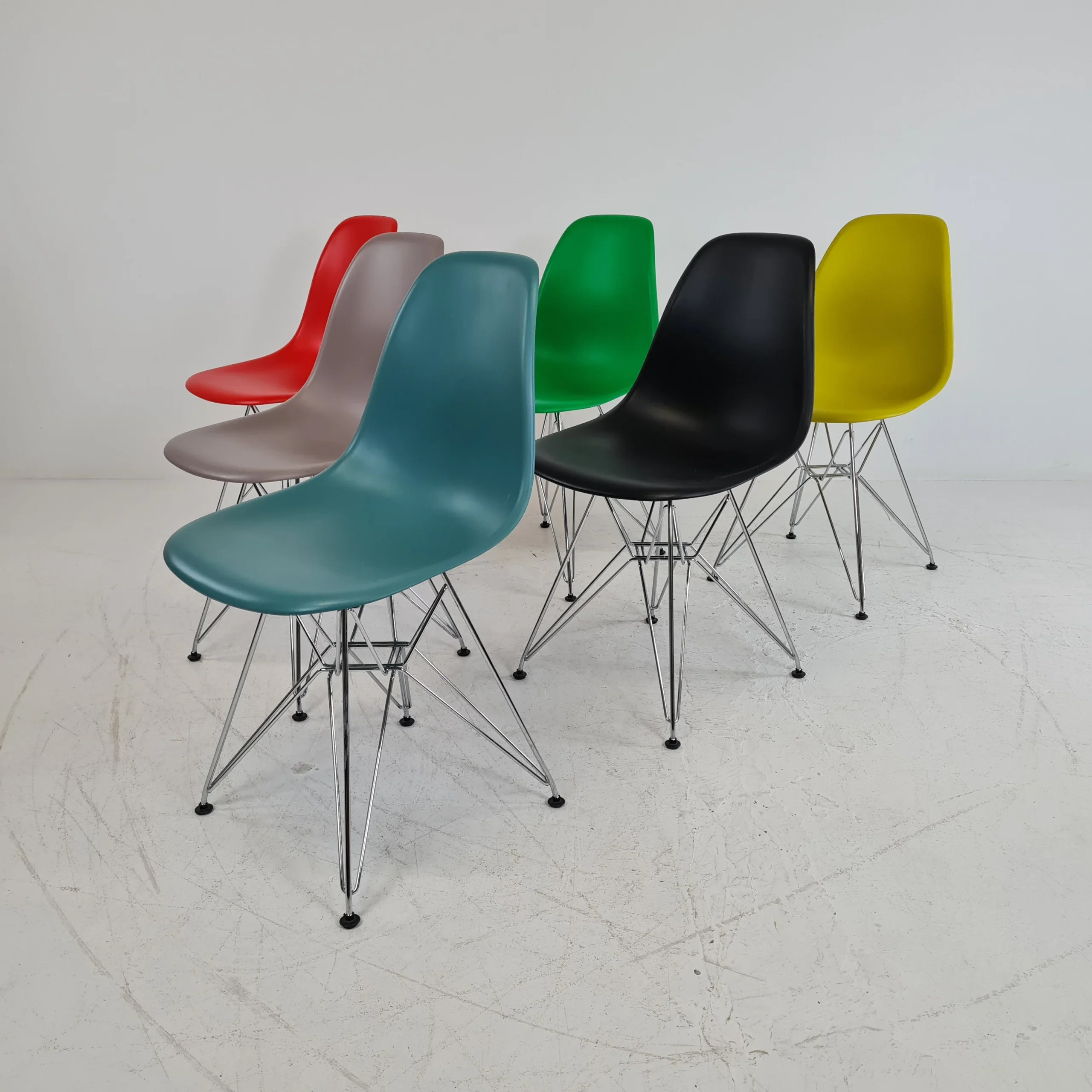 Dining table chair DSR | Eames | Different colors