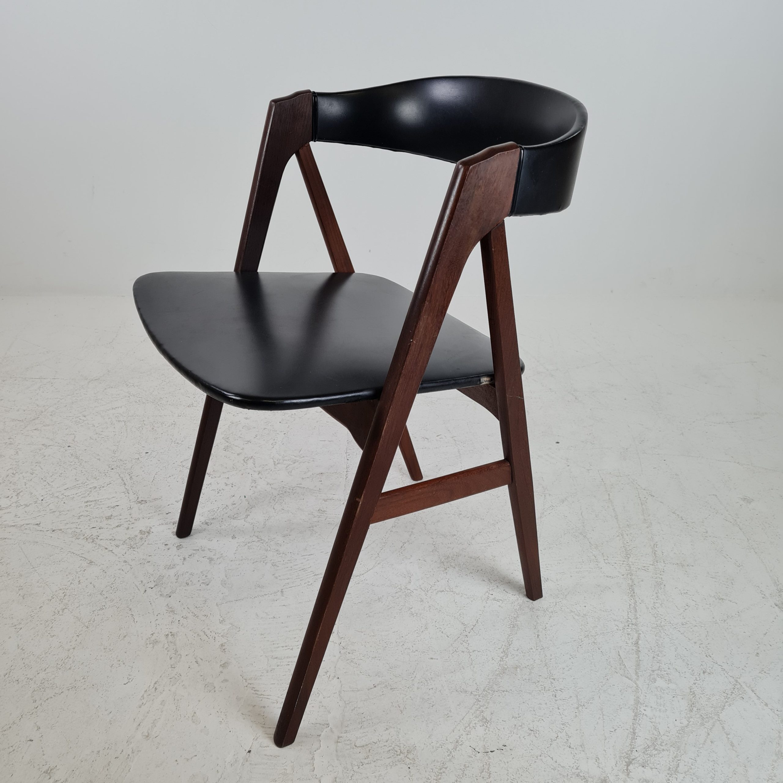 Dining table chair | Model 205 | Theodor Harlev | Farstrup chair factory