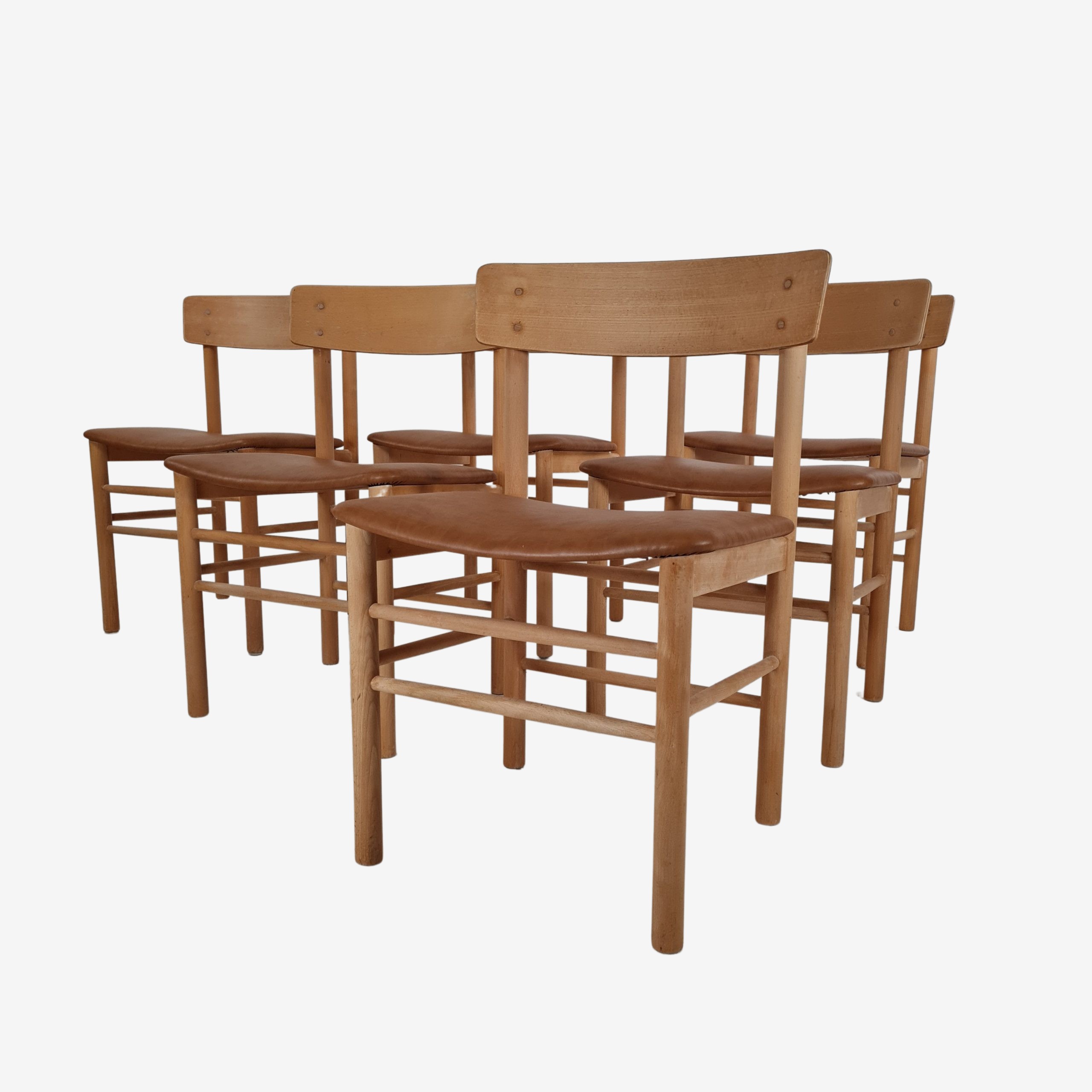Spisebordsstol model 211 | Th. Harlang | Farstrup | Nypolstret med kunstlæder