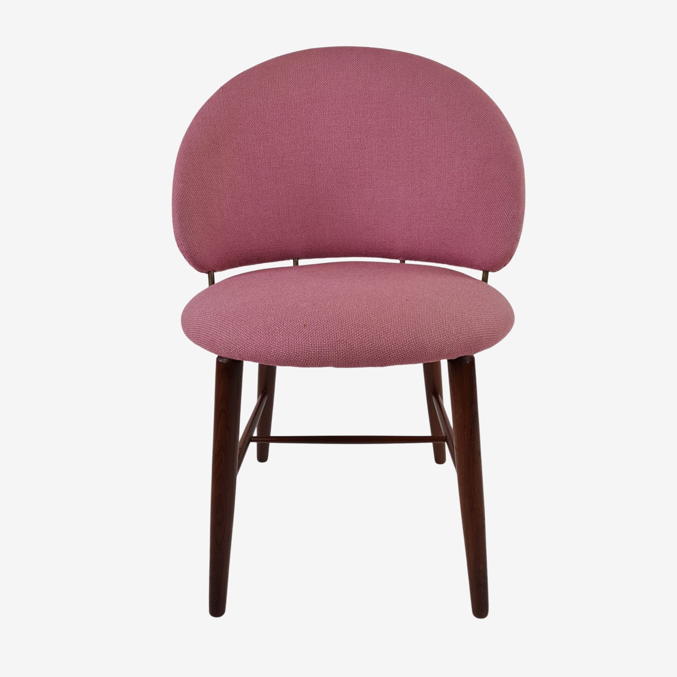 Makeup chair | Frode Holm Sørensen | Pink wool & Teak
